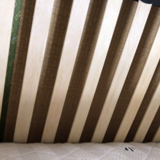 キングサイズのベッド(マットレスとフレームセット)の画像