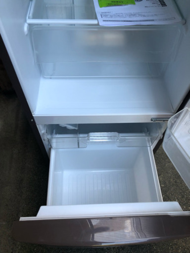 2017年製 美品  Panasonic 168L 大きめ冷凍室搭載。カテキン抗菌・脱臭フィルター 冷蔵庫【NR-B17AW-S】