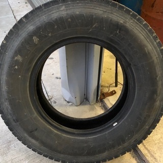 2トントラック　スタッドレスタイヤ　205/85R16