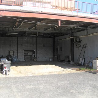 ★ 大間々桐原住宅　９ＬＤＫ★　住まい＋事務所、自動車整備工場などに　 - 不動産