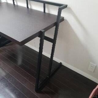 ※シンイチ様と取引中※ワンコインでお譲り！美品デスクの画像