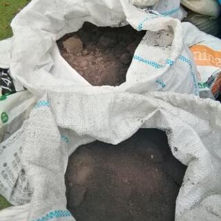 余ってしまった黒土。　ガーデニングや園芸の好きな方、無料でどうぞ