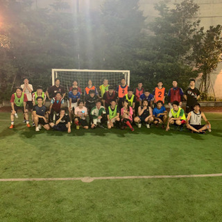 １１月２７日、水曜日１９時からフットサル⚽️池尻大橋駅すぐ！ 現在１５名参加予定🤲✨  レベル 超スーパー初心者〜プロ級⚽️🎶 エンジョイとガチに各2チームに分けます！  初めましての18才〜50代まで、個人参加が多く集まりまして、みんなでフットサルを楽しむ会です^ - ^   - スポーツ