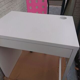 IKEAの机、あげます。白 中古の画像