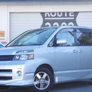 TOYOTAの人気ミニバンヴォクシー！！ミニバンといえばこれええ...