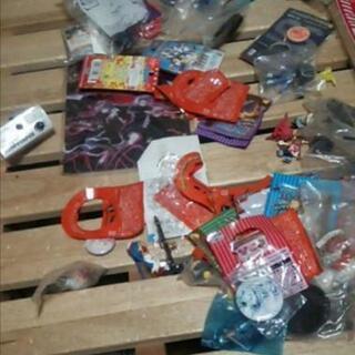 一部未開封 雑誌のおまけ等多数 1.5kg エヴァ 黒執事 BLACK LAGOON ゲータレード MLB 最遊記 ドラゴンボール キーホルダー 缶バッジの画像