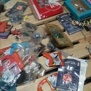 一部未開封 雑誌のおまけ等多数 1.5kg エヴァ 黒執事 BLACK LAGOON ゲータレード MLB 最遊記 ドラゴンボール キーホルダー 缶バッジの画像