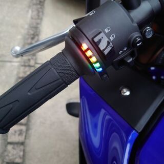 YZF-R25 2019年 グリップヒーター USB電源の画像