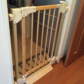 Richell オートロックベビーゲート ②