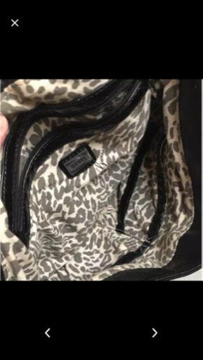 GUESS バック