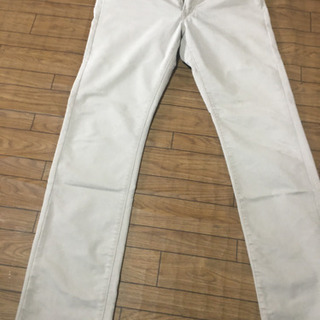 値下げ！ユニクロ　ホワイトジーンズ　33インチ　中古