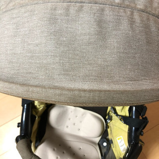 コンビのベビーカーの画像