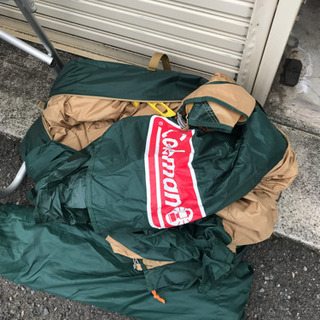 椅子二脚 と コルマン テント？  の画像