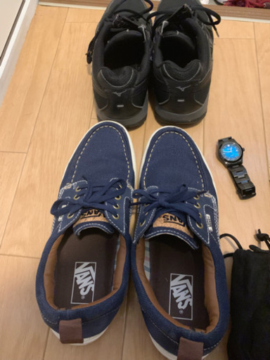 靴、リュック、時計