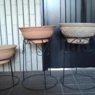 【譲る方が決まりました】丸いプランターとスタンド