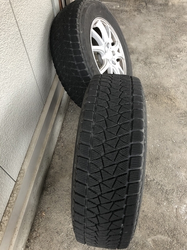 値下げしました❗️スタッドレスタイヤ＋ホイール４本　ブリザックＤＭ-Ｖ2　　215/70Ｒ16