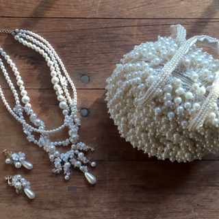 パールの3連ネックレス・イヤリングの画像