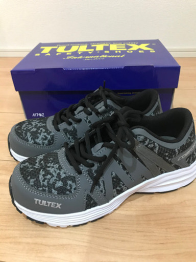スニーカータイプ　安全靴