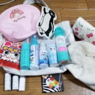 【値下げしました】ポーチや雑誌付録、コスメサンプルなど15点 取...