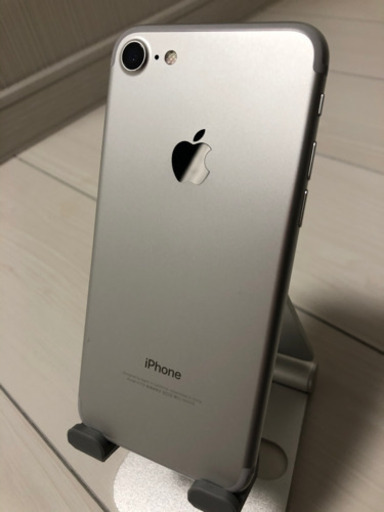 iPhone7 32GB au シルバー　01