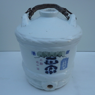 昔の一宮村　冨士屋　陶製酒樽　
