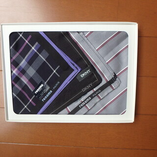 新品　ハンカチ　3枚組　箱入りの画像