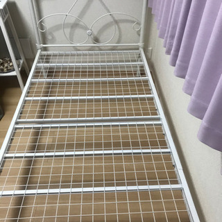 ホワイトアンティークベッド