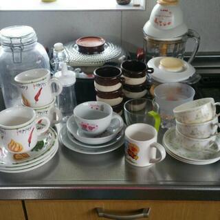 鍋、食器などセット