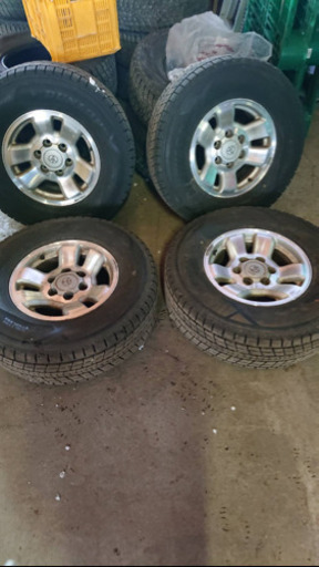 ダンロップ  ランクル プラド スタッドレスタイヤ4本 265/70R16