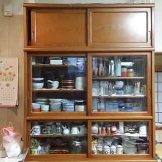 中古カリモク食器棚