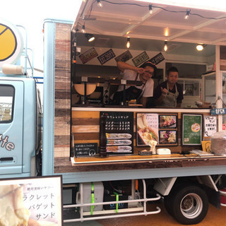 9月16〜19日 大阪城公園でのキッチンカーお手伝いさん募集！ラクレットチーズのキッチンカー調理補助・接客の画像