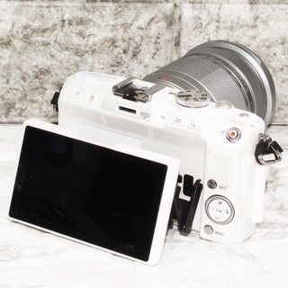 極上美品＆スマホ転送★自撮り＆手振れ補正オリンパス E-PL6 望遠レンズセットの画像