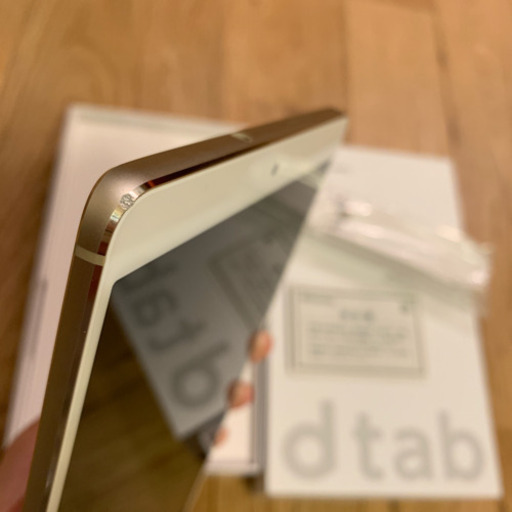ドコモタブレット d-01J(ゴールド)