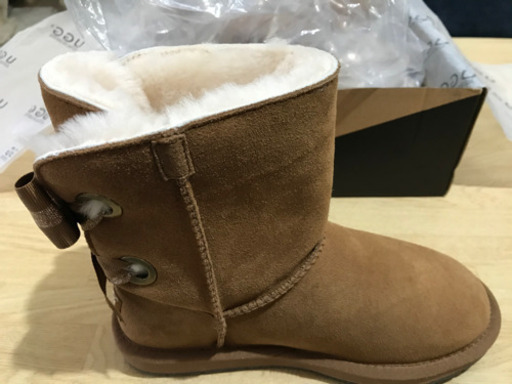 新品未使用UGGブーツ(リボン付き)