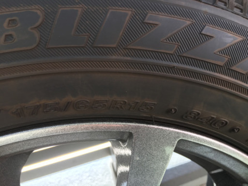 新品同様スタッドレスタイヤ175/65R15 4本セットアルミホイール付きブリジストン