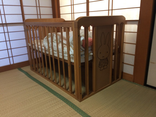 ミッフィー ベビーベッド ナチュラルブラウン【帰省時のみ取引可・引き取り限定・次回12月末でお取引可能な方】