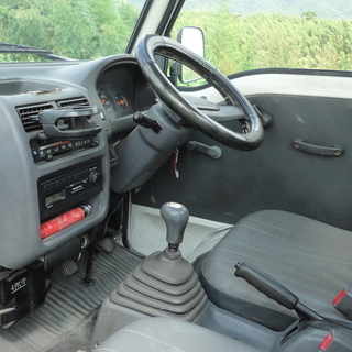 ☆彡４ＷＤ！５ＭＴ！エアコン！７万実走行！サンバートラック！実検２年１０月末迄！ の画像