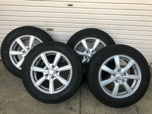 スタッドレスタイヤ　215/60 R16