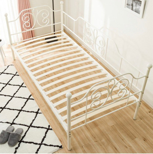 シングルベッドマットレス付き。free delivery.