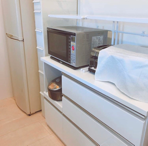 キッチンボード　食器棚