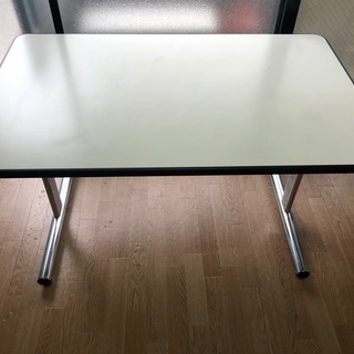 ミーティングテーブル