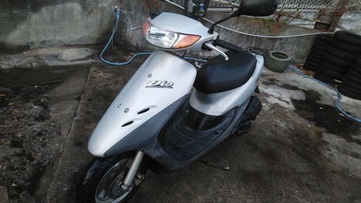☆☆ホンダライブディオ　AF35 シルバー　２ストのバイク　オイル交換ではなく継ぎ足しでOK