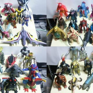 ウルトラマン怪獣ソフビ150体以上＋ウルトラマン玩具　１２万円で買ってくれませんか？の画像