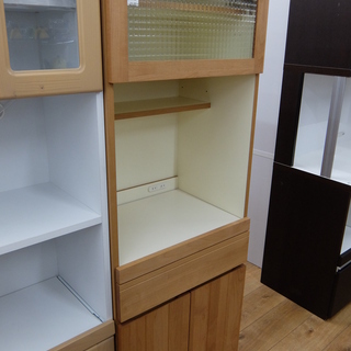 末次家具のレンジ台付の食器棚です。