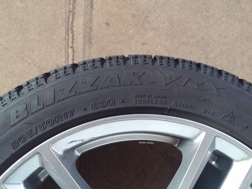 ボルボＶ40　ホイール付スタッドレスタイヤ中古部品