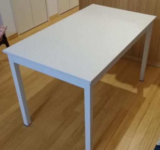 IKEA　ホワイトダイニングテーブル　120x70x73センチ