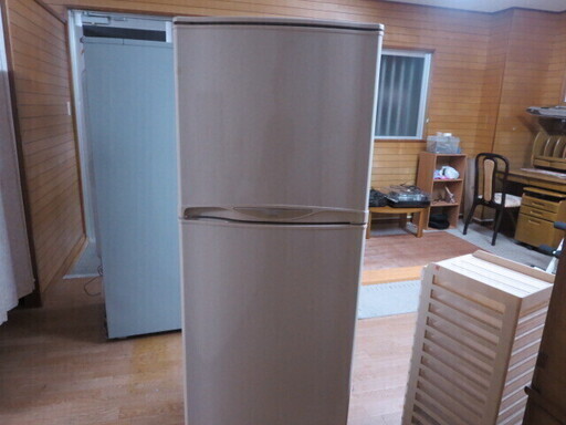 シャープ冷蔵庫225L　2006年製　SJ-23TH-C夜8時半まで営業中！