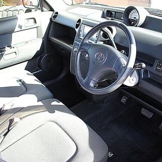 トヨタ　bB　1.3S　Wバージョン　ワンオーナー　車検整備付き　清掃済の画像