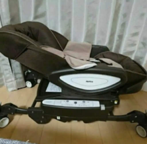 中古／アップリカ  電動ハイローベッド&チェア  ユラリズム オートプラス DX