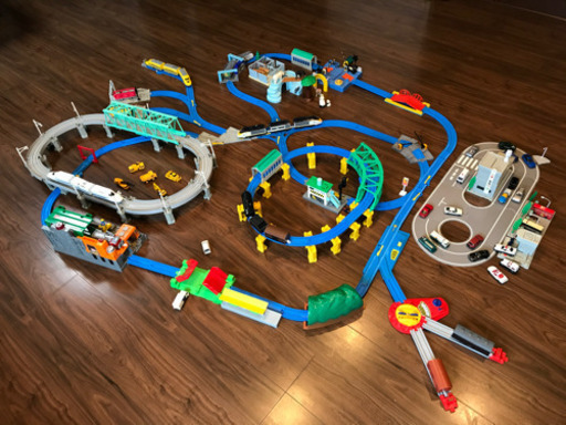 プラレールとトミカ のセット